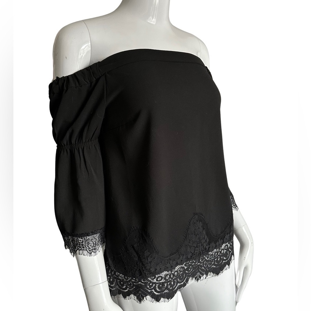 Monteau off the shoulder shirt lace